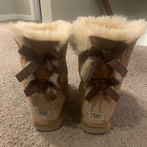 Chestnut Brown Bailey Bow UGG Boots: Size 9